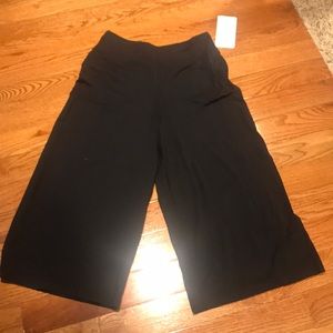 LuLulemon Blissed Out Culottes size 10 NWT